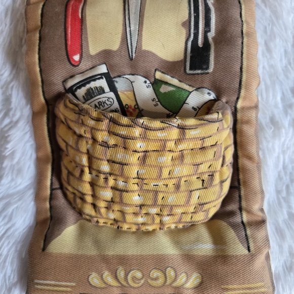 Vintage Carousel Crafts Sewing Notions Holder Wall Hanging Completed Kit - Picture 8 of 11